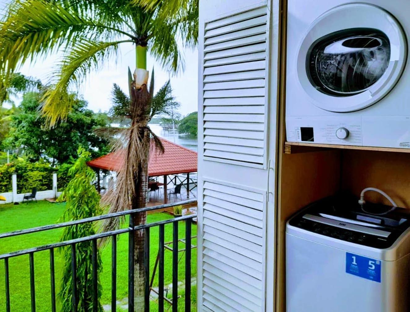 Waterfront Sunset Apartment Nadi Esterno foto